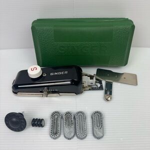 Vintage Singer Buttonholer 160506 plus Templates & Extras in Green Hard Case